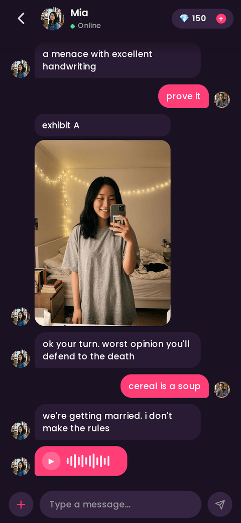 A flirty chat with photos and voice notes in Loov